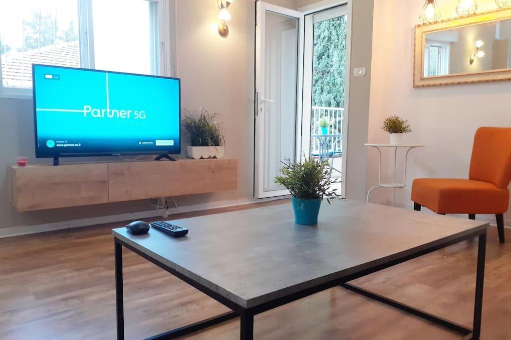 Magical Apartment Close To The Baha'I Gardens Хайфа Екстериор снимка